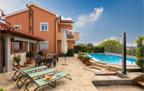 Beautiful Apartment In Sveti Vid-Miholjice